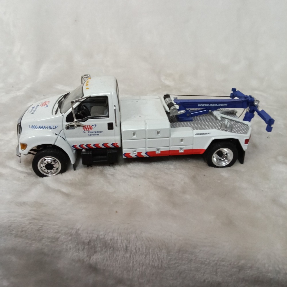 First Gear AAA Emergency Services Ford F-650 Jerr-Dan Tow Truck Diecast 1:24